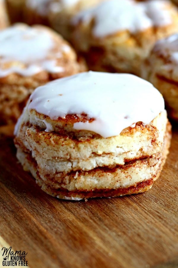 cinnamon biscuits with vanilla glaze