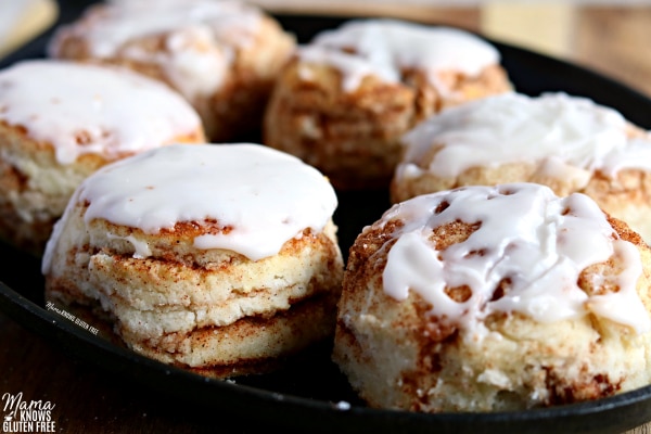 six cinnamon biscuits in a cast iron pan