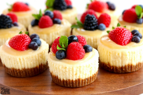 10 mini cheese cakes topped with lemon curd and berries