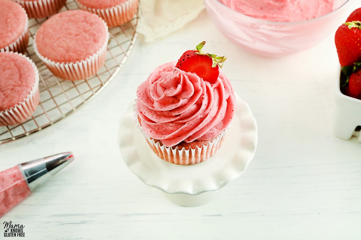 strawberry frosting and strawberry cupcakes