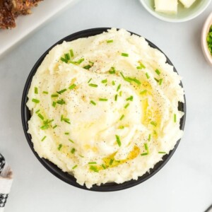 gluten-free mashed potatoes in a black bowl