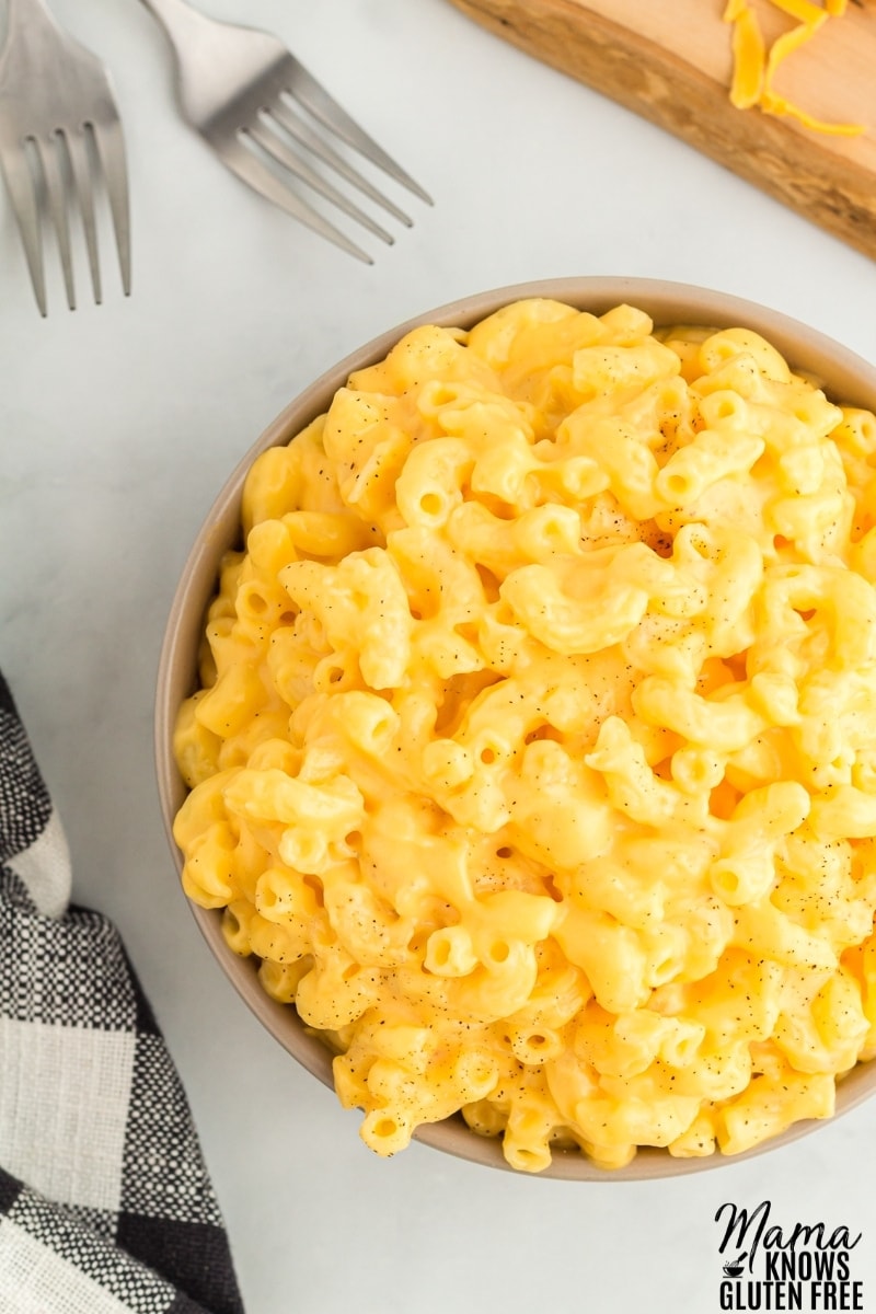 gluten-free mac and cheese in a bowl with two forks and a napkin