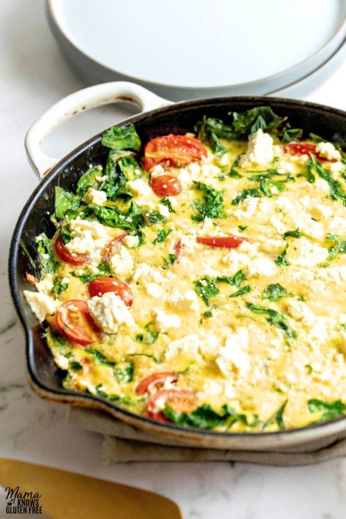 Frittata with tomatoes and spinach in a scillet.