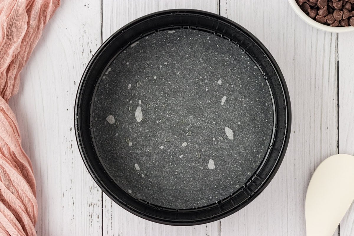 8-inch round cake pan lined with parchment paper and greased with cooking spray
